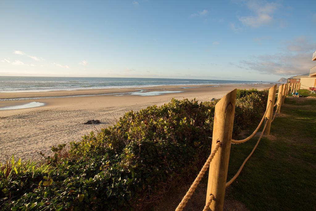 Pelican Shores Inn Линкън Сити Екстериор снимка