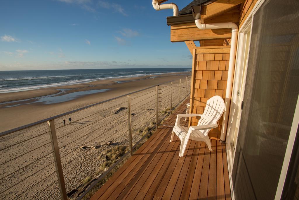 Pelican Shores Inn Линкън Сити Екстериор снимка