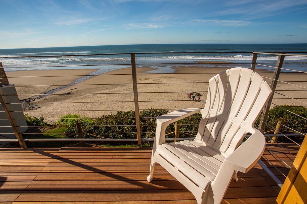 Pelican Shores Inn Линкън Сити Екстериор снимка