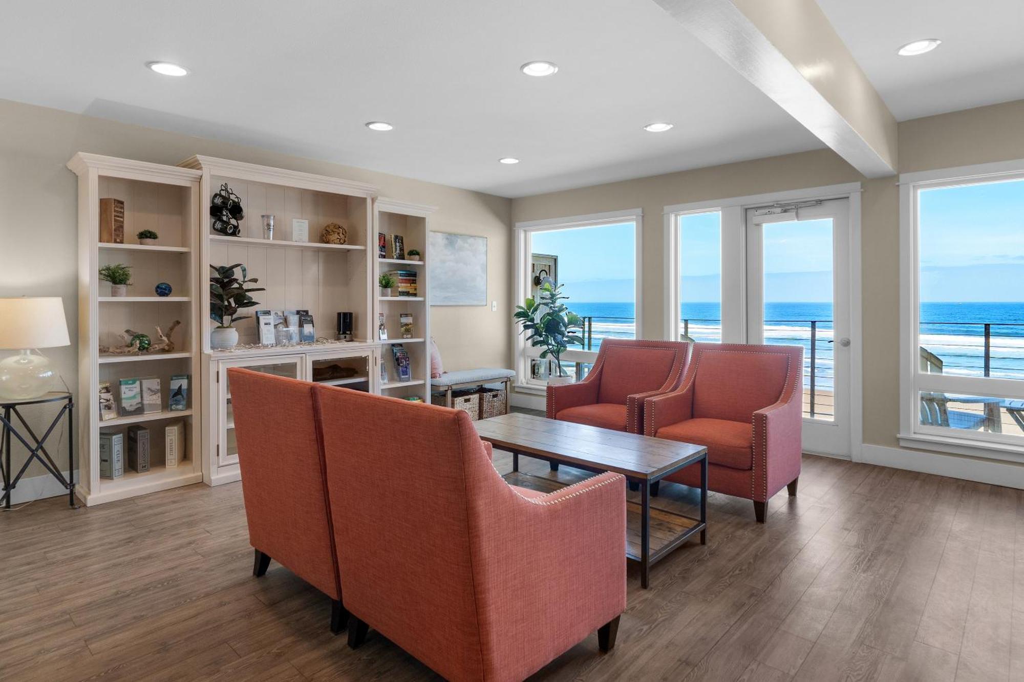 Pelican Shores Inn Линкън Сити Екстериор снимка