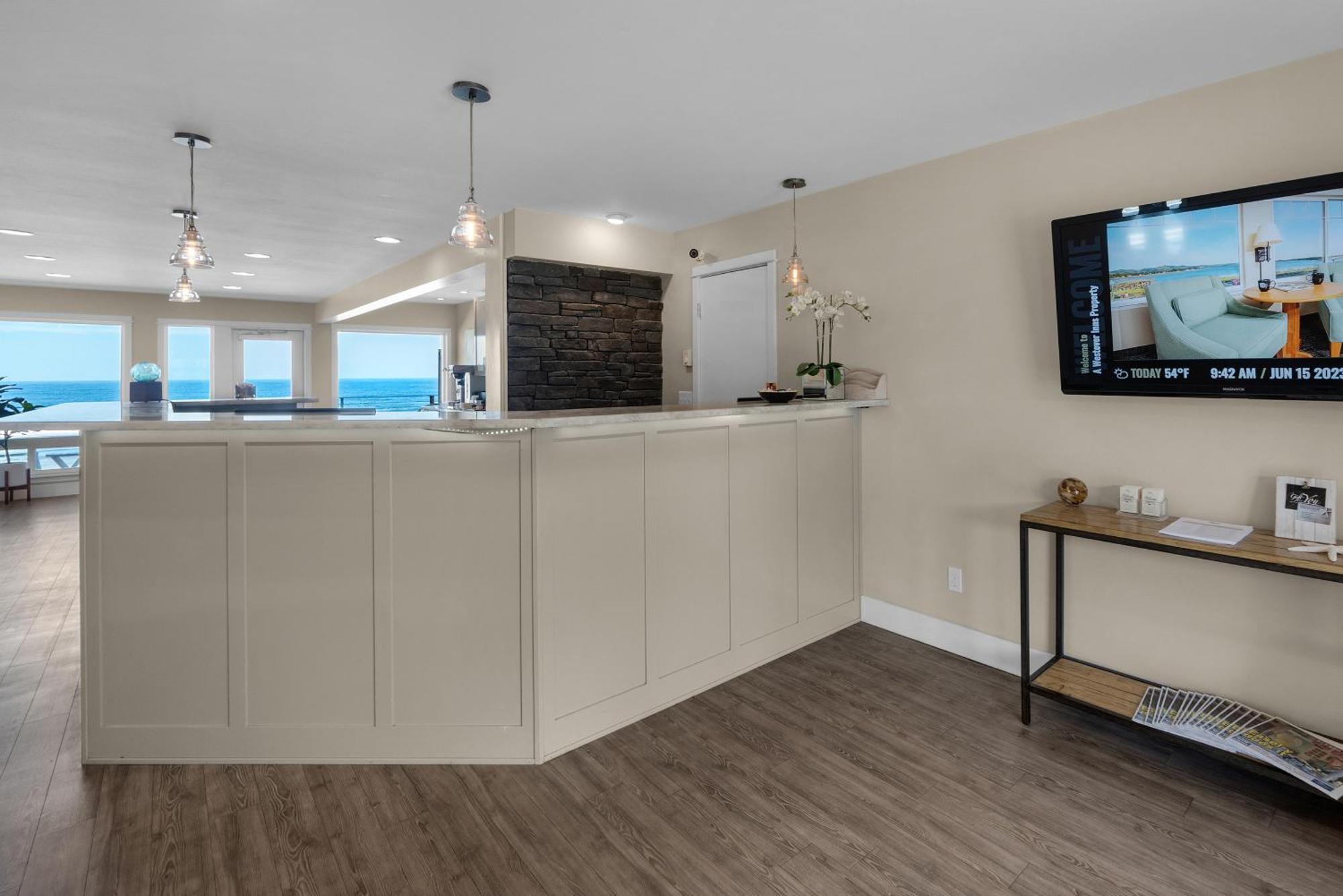 Pelican Shores Inn Линкън Сити Екстериор снимка