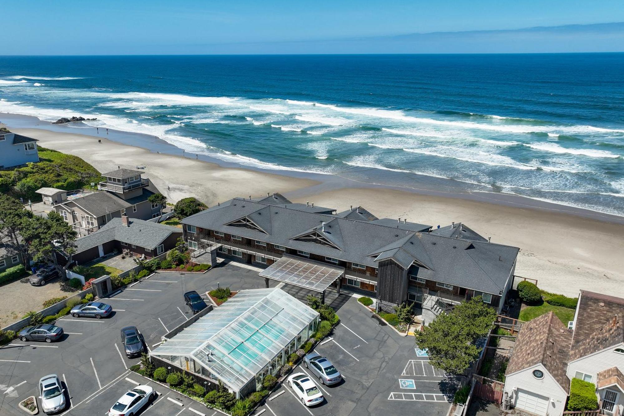 Pelican Shores Inn Линкън Сити Екстериор снимка