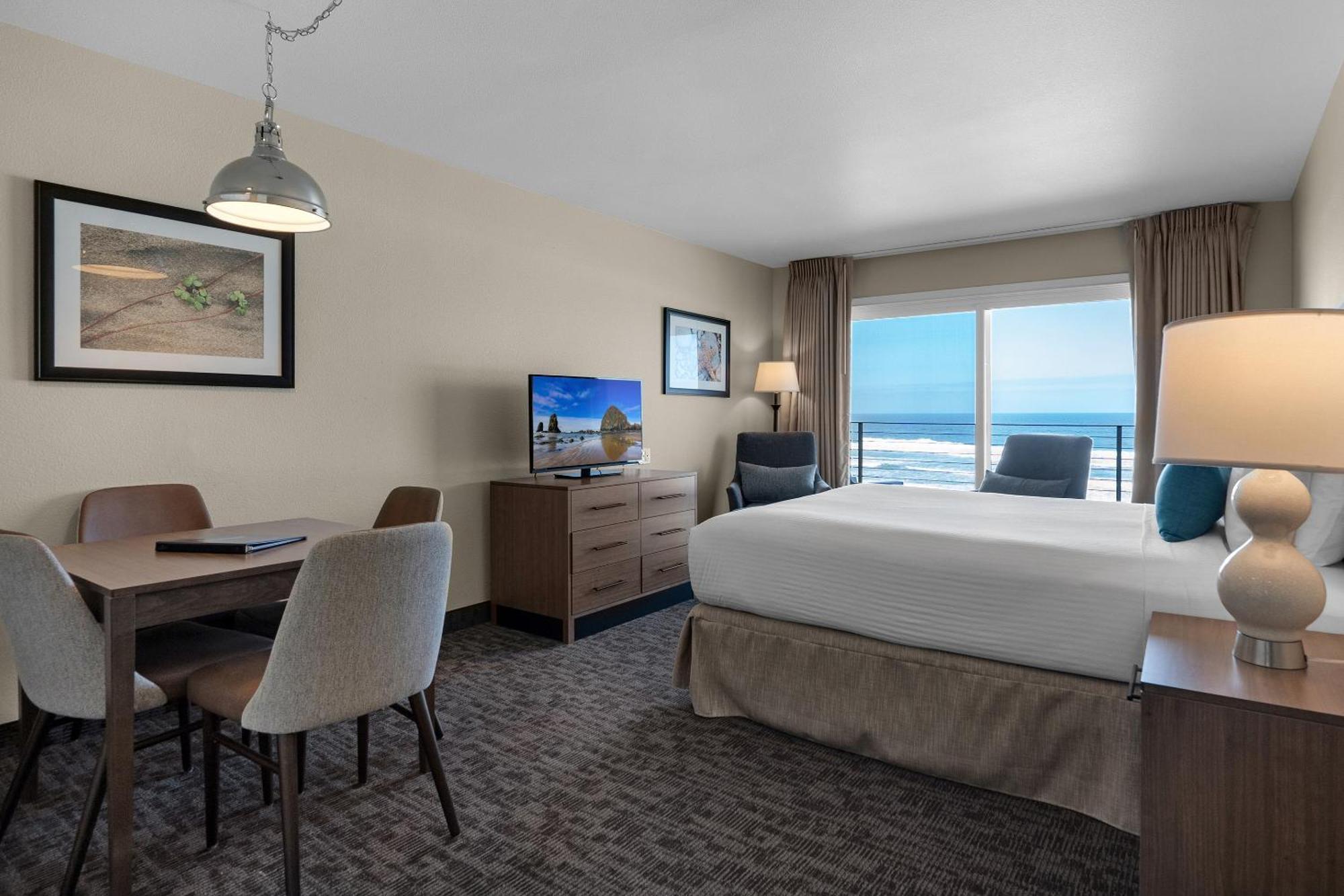 Pelican Shores Inn Линкън Сити Екстериор снимка