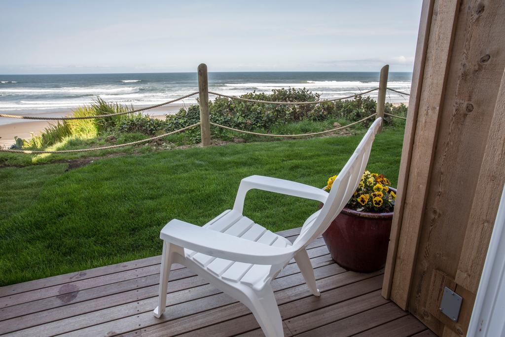 Pelican Shores Inn Линкън Сити Екстериор снимка