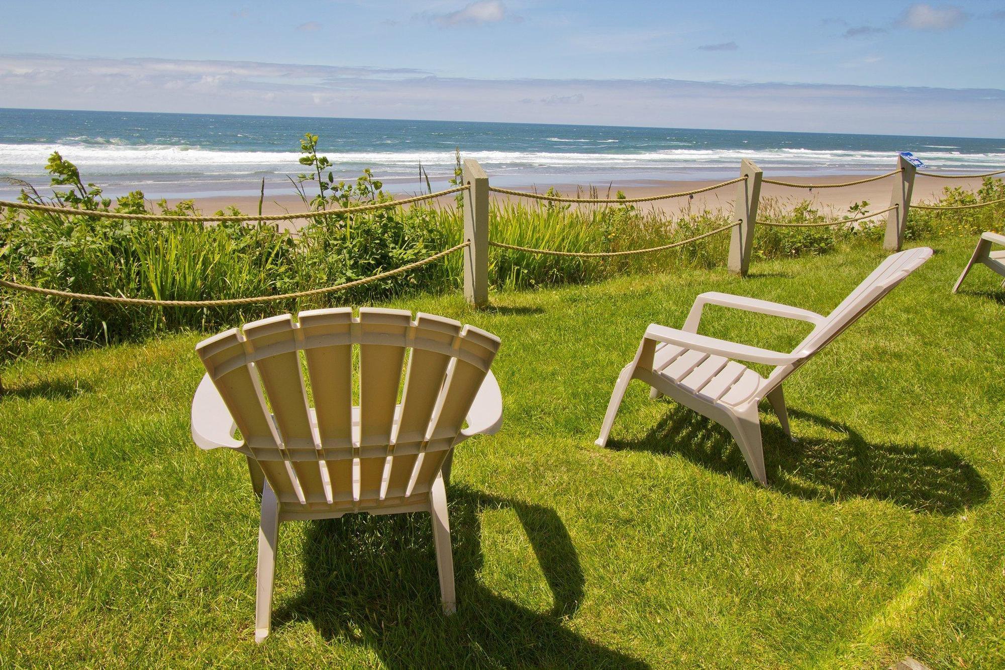 Pelican Shores Inn Линкън Сити Екстериор снимка