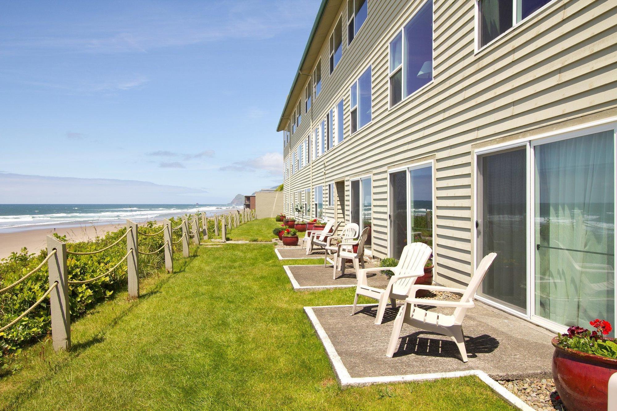 Pelican Shores Inn Линкън Сити Екстериор снимка
