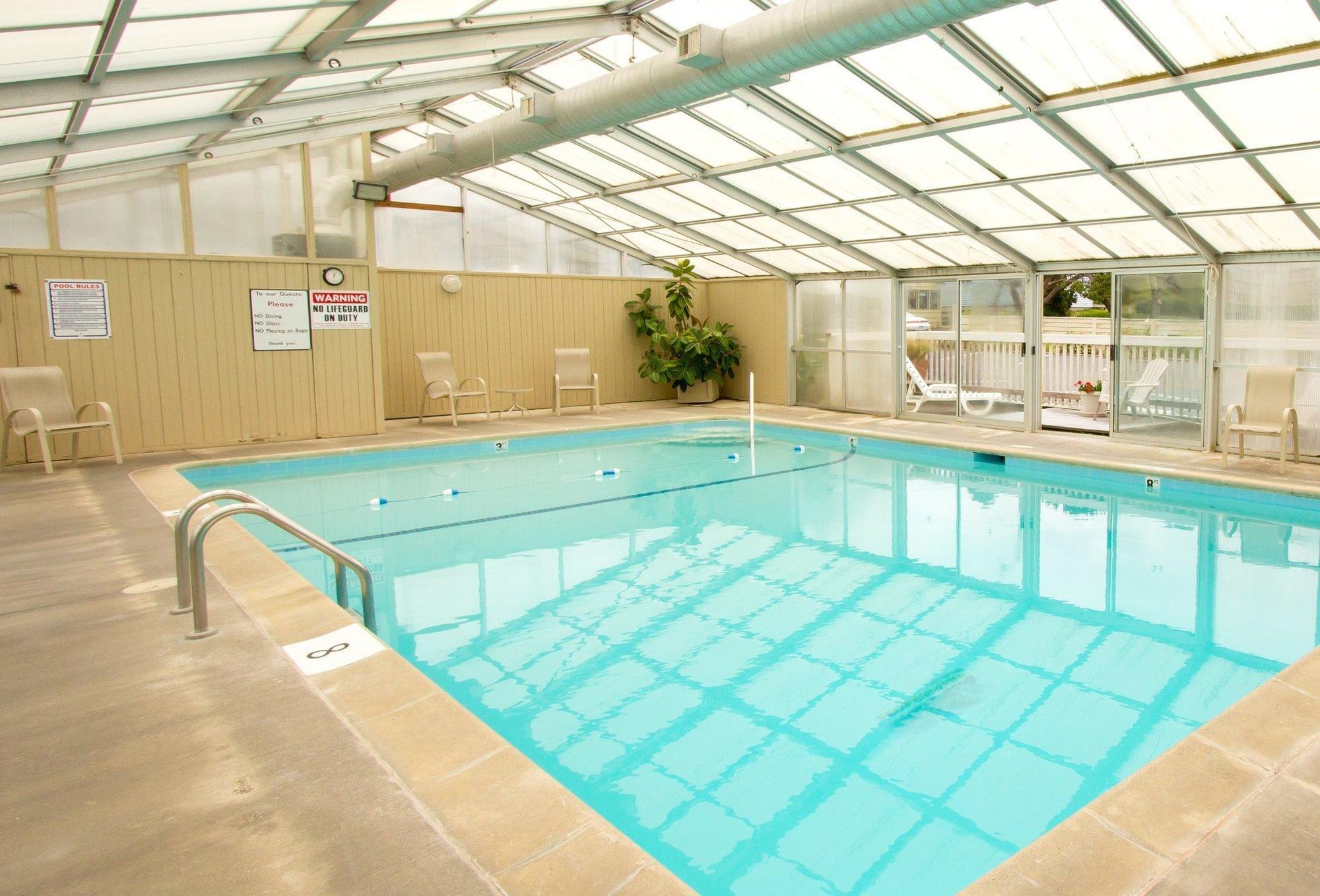 Pelican Shores Inn Линкън Сити Екстериор снимка
